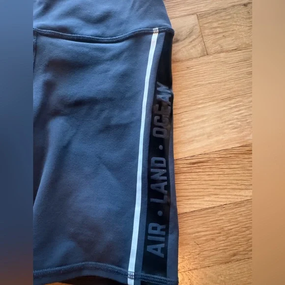 ALO Yoga Gray Spandex Bike Shorts - Picture 2 of 8